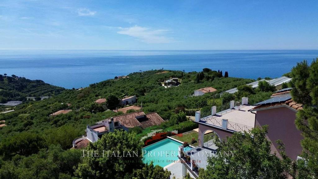 casa indipendente in vendita ad Imperia in zona Poggi