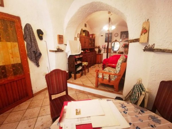 appartamento in vendita ad Imperia in zona Montegrazie