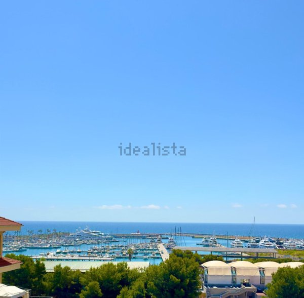 appartamento in vendita ad Imperia in zona Porto Maurizio