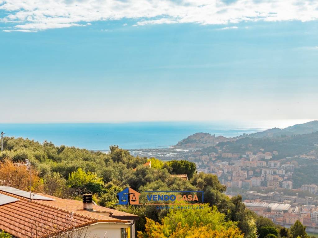 casa indipendente in vendita ad Imperia in zona Oneglia