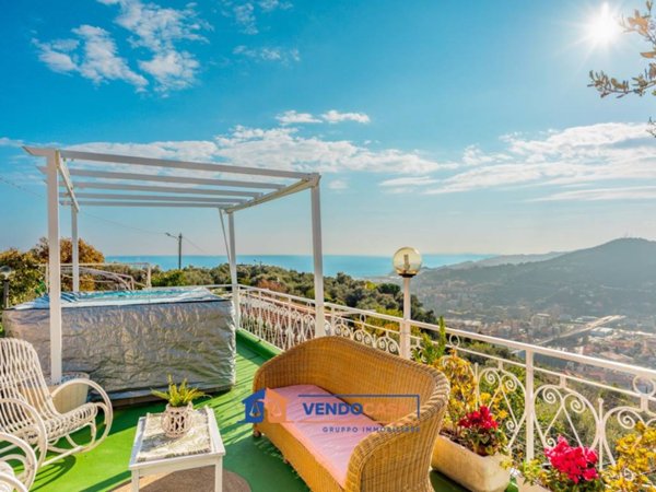 casa indipendente in vendita ad Imperia in zona Oneglia
