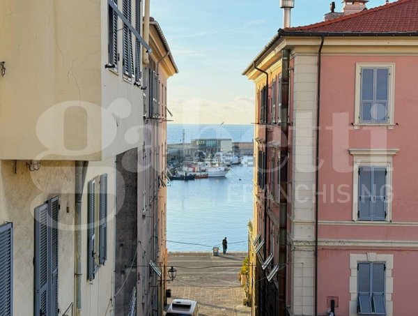appartamento in vendita ad Imperia in zona Oneglia