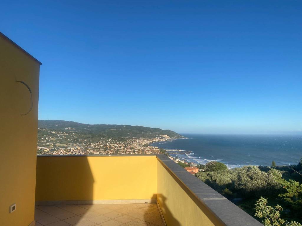 appartamento in vendita ad Imperia in zona Oneglia