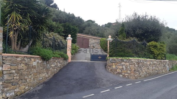 quadrivano in vendita ad Imperia in zona Oneglia