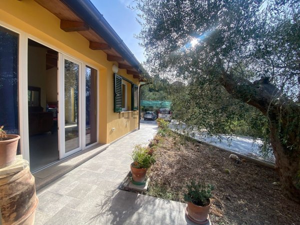 casa indipendente in vendita ad Imperia in zona Porto Maurizio