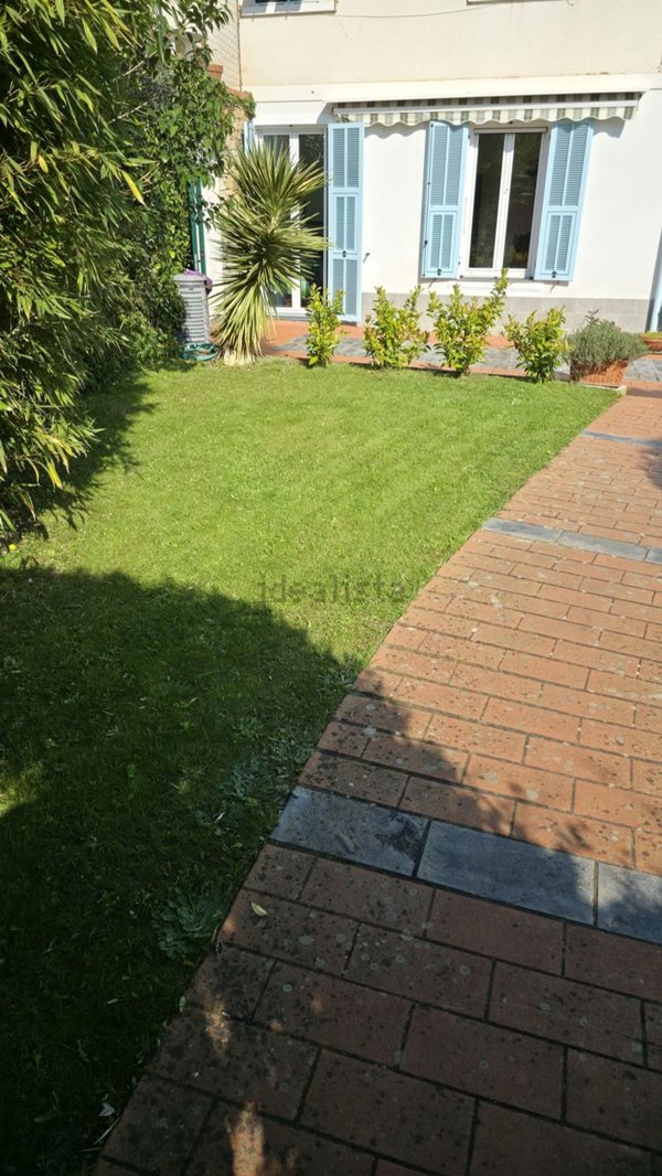 casa indipendente in vendita ad Imperia in zona Porto Maurizio