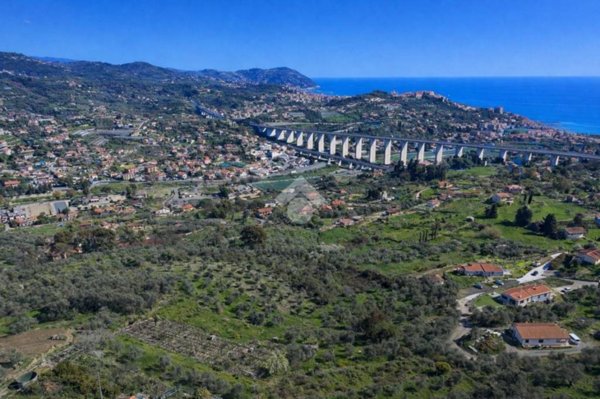 casa indipendente in vendita ad Imperia in zona Poggi