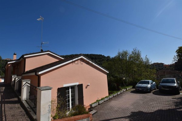 casa indipendente in vendita ad Imperia in zona Artallo