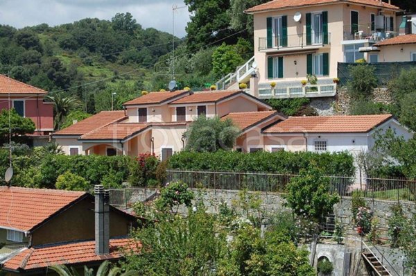 casa indipendente in vendita ad Imperia in zona Porto Maurizio