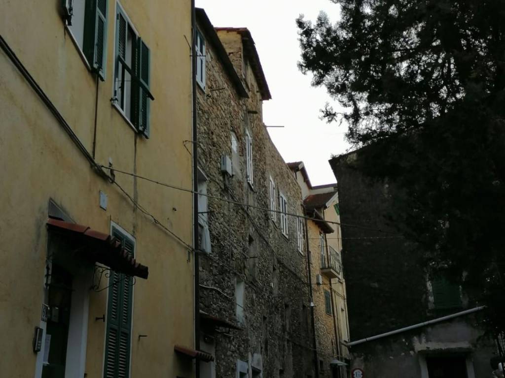 casa indipendente in vendita ad Imperia in zona Torrazza / Clavi