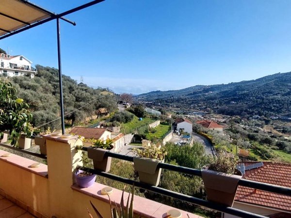 appartamento in vendita ad Imperia in zona Torrazza / Clavi