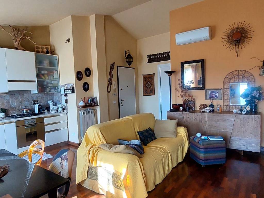 appartamento in vendita ad Imperia in zona Torrazza / Clavi