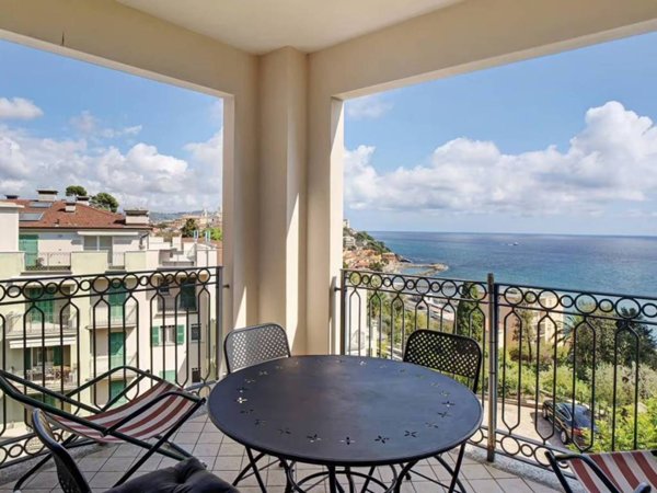 appartamento in vendita ad Imperia in zona Porto Maurizio