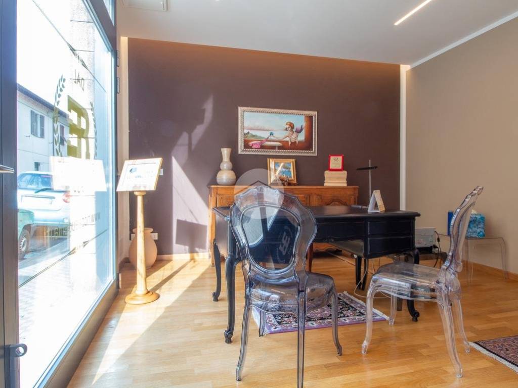 negozio in vendita ad Imperia in zona Oneglia