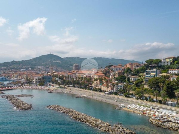 negozio in vendita ad Imperia in zona Oneglia