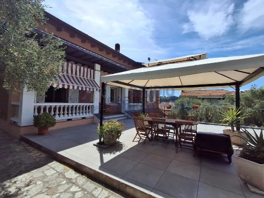 casa indipendente in vendita ad Imperia in zona Sant'Agata