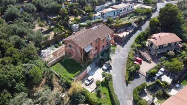 casa indipendente in vendita ad Imperia in zona Porto Maurizio