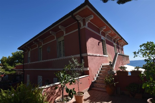 appartamento in vendita ad Imperia in zona Porto Maurizio