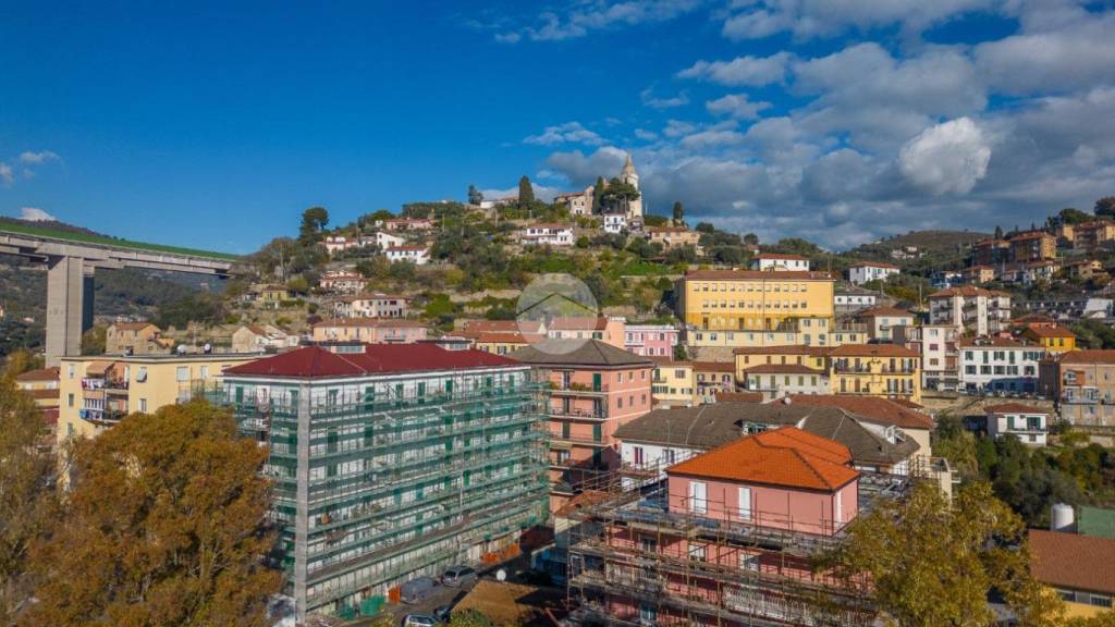 appartamento in vendita ad Imperia in zona Oneglia