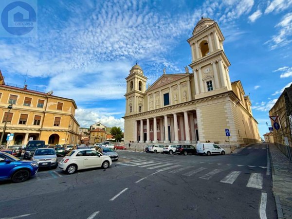 appartamento in vendita ad Imperia in zona Porto Maurizio