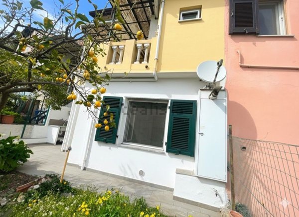 appartamento in vendita ad Imperia in zona Borgo d'Oneglia