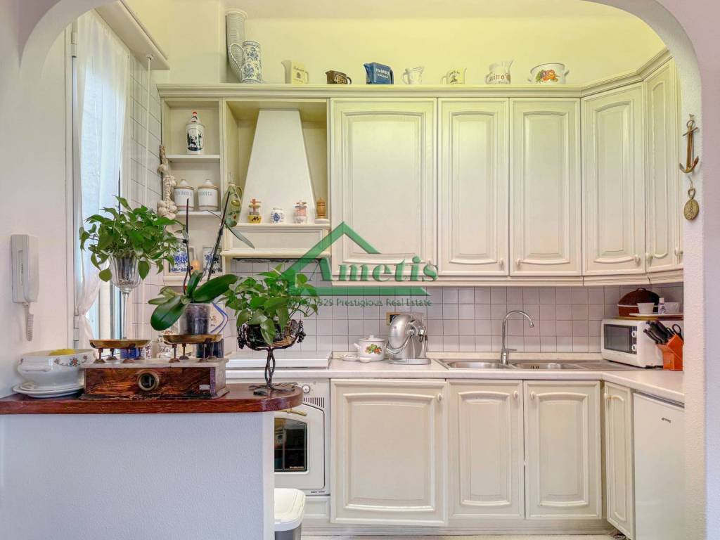 appartamento in vendita ad Imperia in zona Porto Maurizio