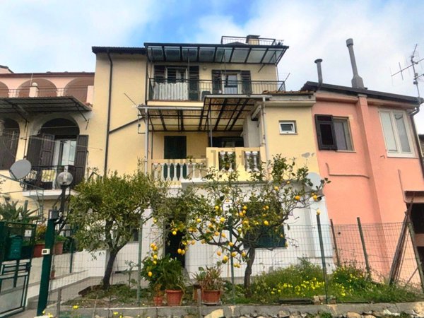 appartamento in vendita ad Imperia in zona Borgo d'Oneglia