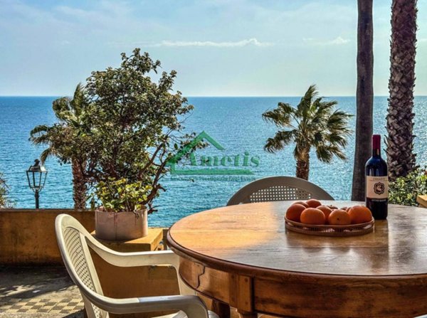 appartamento in vendita ad Imperia in zona Porto Maurizio