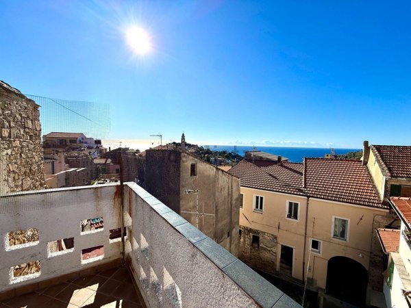 appartamento in vendita ad Imperia in zona Poggi