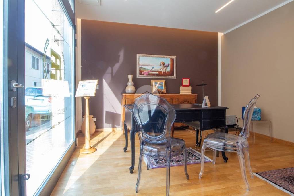 negozio in vendita ad Imperia in zona Oneglia