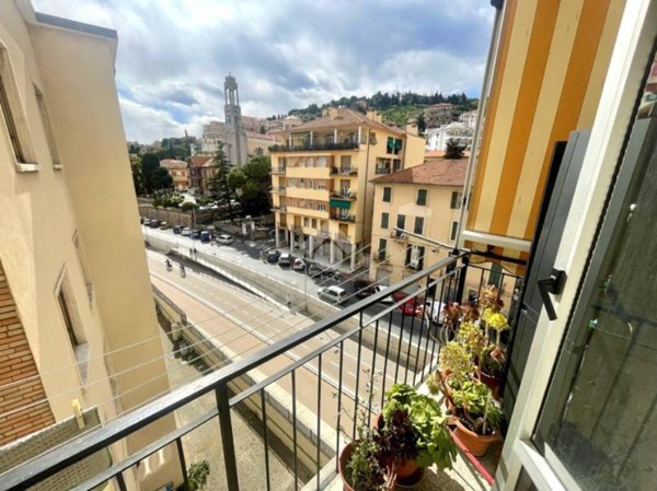 appartamento in vendita ad Imperia in zona Porto Maurizio