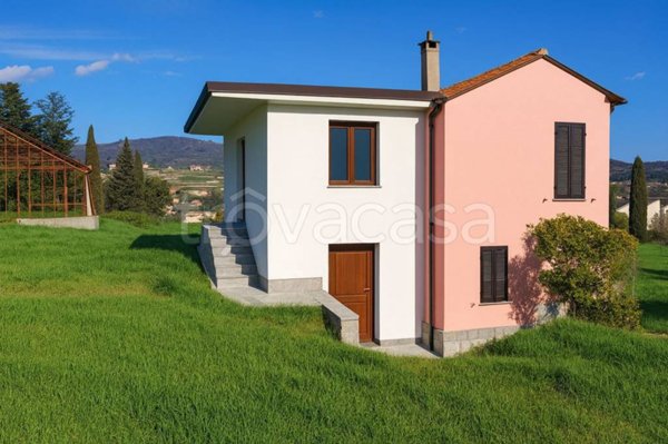 casa indipendente in vendita ad Imperia in zona Poggi