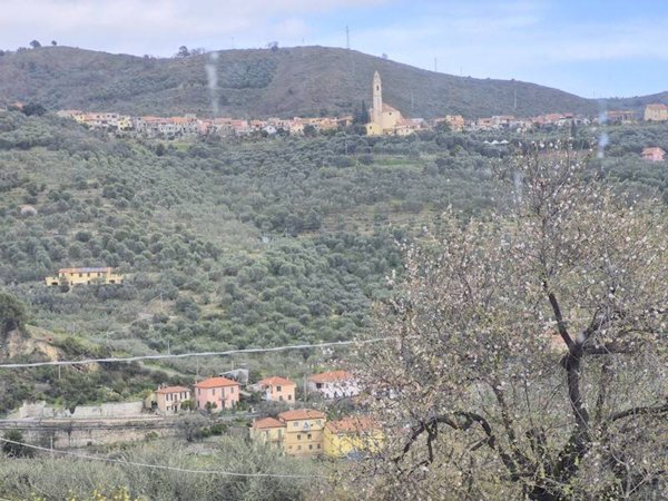 casa indipendente in vendita ad Imperia in zona Oneglia