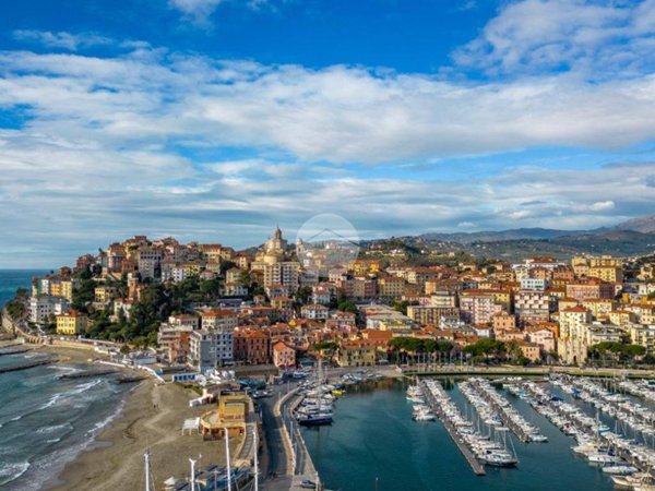 appartamento in vendita ad Imperia in zona Porto Maurizio