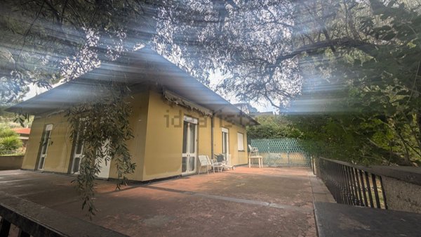 casa indipendente in vendita ad Imperia in zona Oneglia