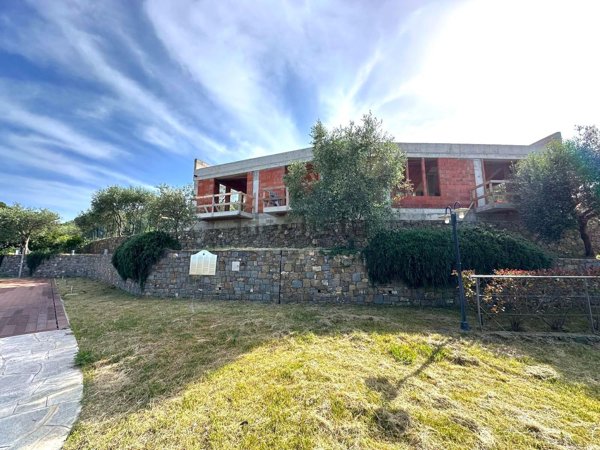 casa indipendente in vendita ad Imperia in zona Porto Maurizio