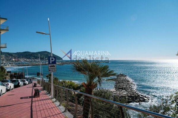 appartamento in vendita ad Imperia in zona Porto Maurizio