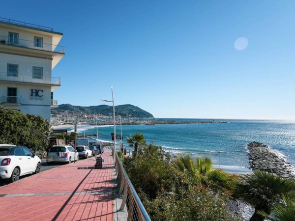 appartamento in vendita ad Imperia in zona Porto Maurizio