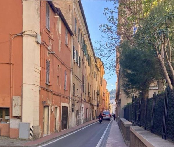 ufficio in vendita ad Imperia in zona Oneglia