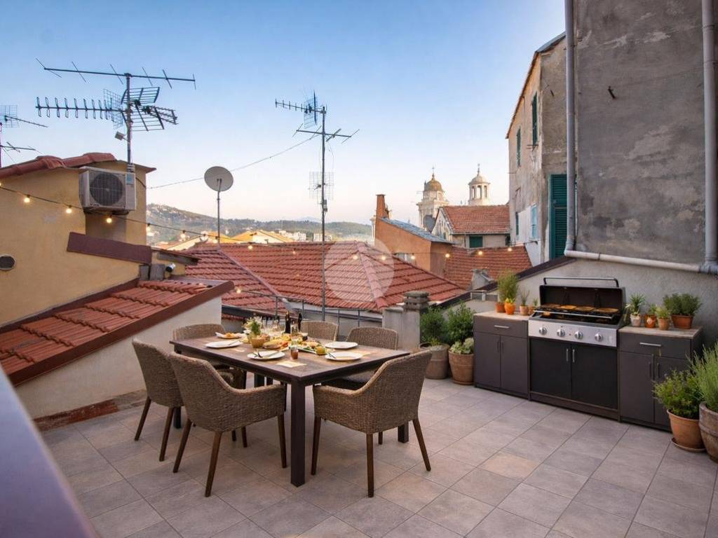 appartamento in vendita ad Imperia in zona Porto Maurizio