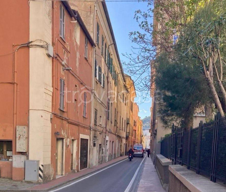 negozio in vendita ad Imperia in zona Oneglia
