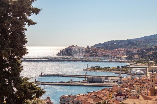 appartamento in vendita ad Imperia in zona Oneglia