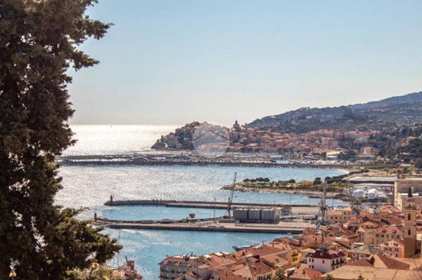 appartamento in vendita ad Imperia in zona Oneglia
