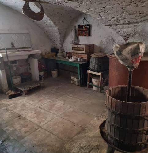 negozio in vendita ad Imperia in zona Porto Maurizio