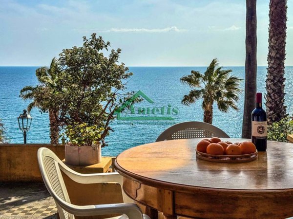 appartamento in vendita ad Imperia in zona Porto Maurizio