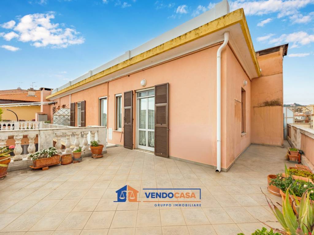 appartamento in vendita ad Imperia in zona Porto Maurizio