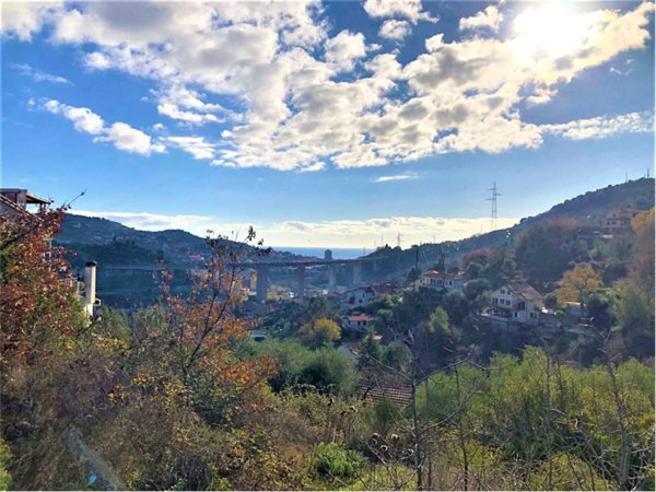 casa indipendente in vendita ad Imperia in zona Oneglia