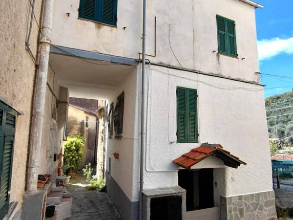 appartamento in vendita ad Imperia in zona Montegrazie