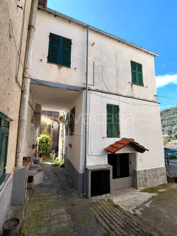 appartamento in vendita ad Imperia in zona Montegrazie