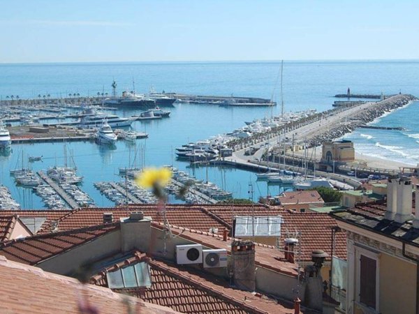 appartamento in vendita ad Imperia in zona Porto Maurizio